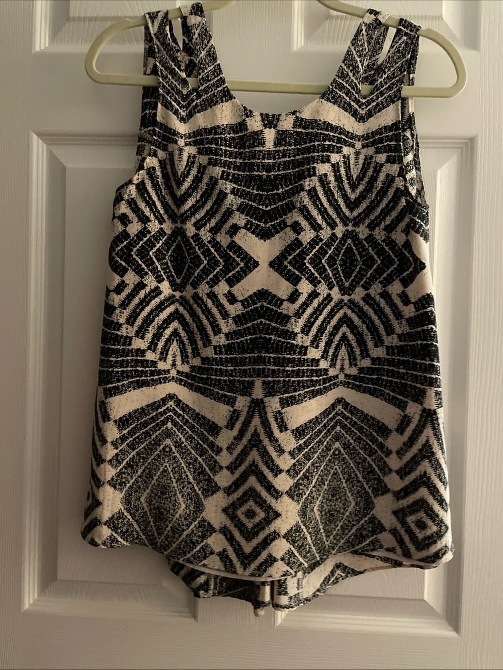 Fynn and Rose Geometric Tank Top